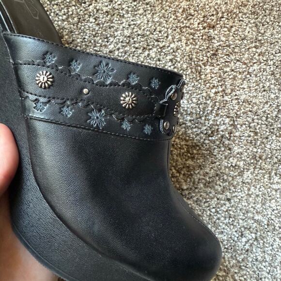 Y2K Fashion Bug 8.5 Faux Leather Studded Black Clogs Trendy Boho Grunge Indie - Picture 9 of 10